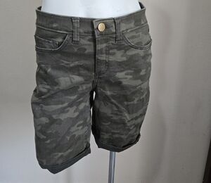 Lee Women's Olive Green Camo Denim Bermuda Shorts Sz 6